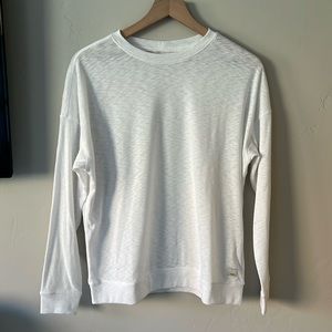 Vuori long sleeved sunrise crew. Ribbed T-shirt. White. Size small